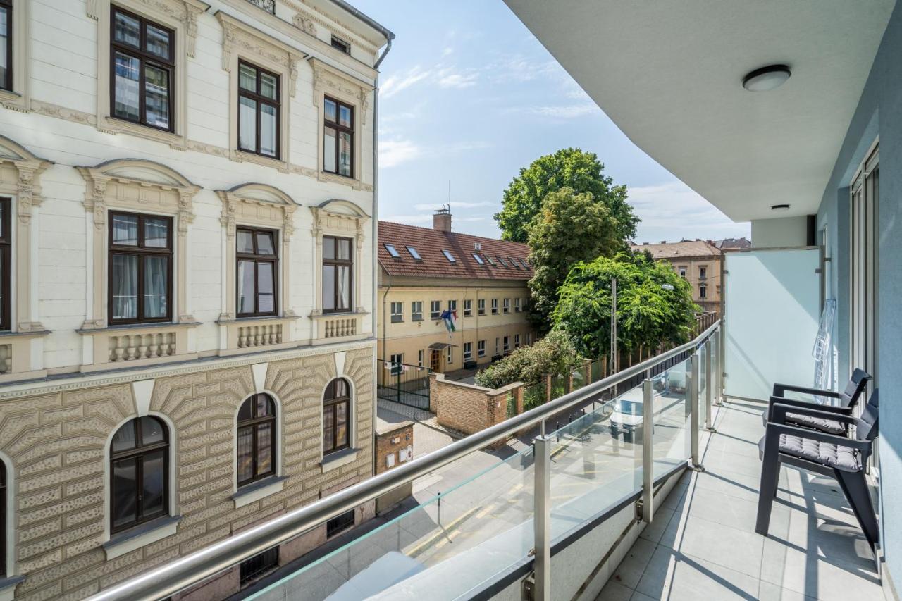 Bpr Galactic Empire Home With Balcony Budapest Exterior foto